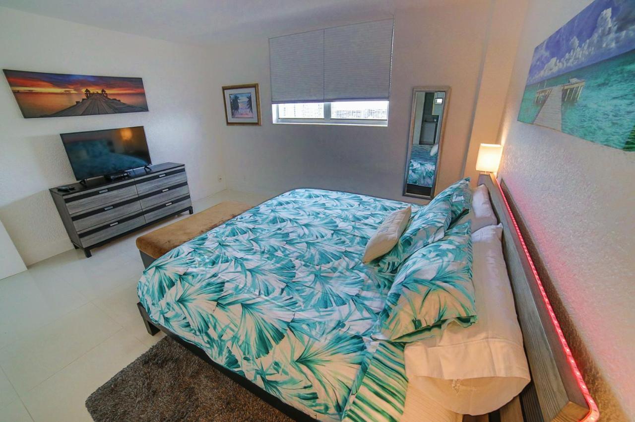 Beautiful Penthouse Condo With Stunning Views Of Both Ocean And City Hollywood Eksteriør billede