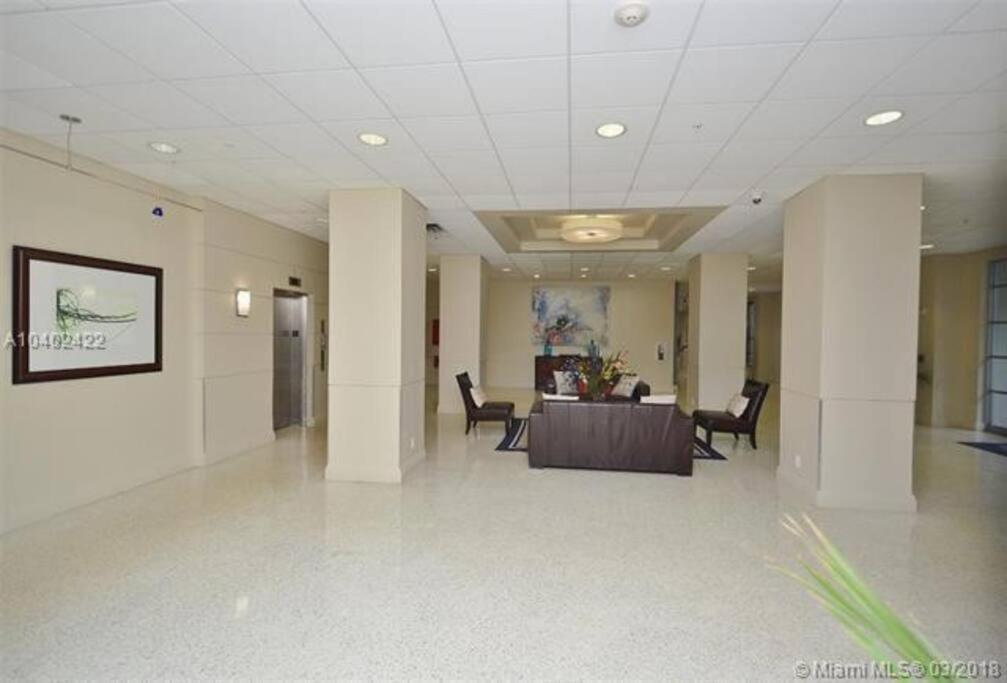 Beautiful Penthouse Condo With Stunning Views Of Both Ocean And City Hollywood Eksteriør billede